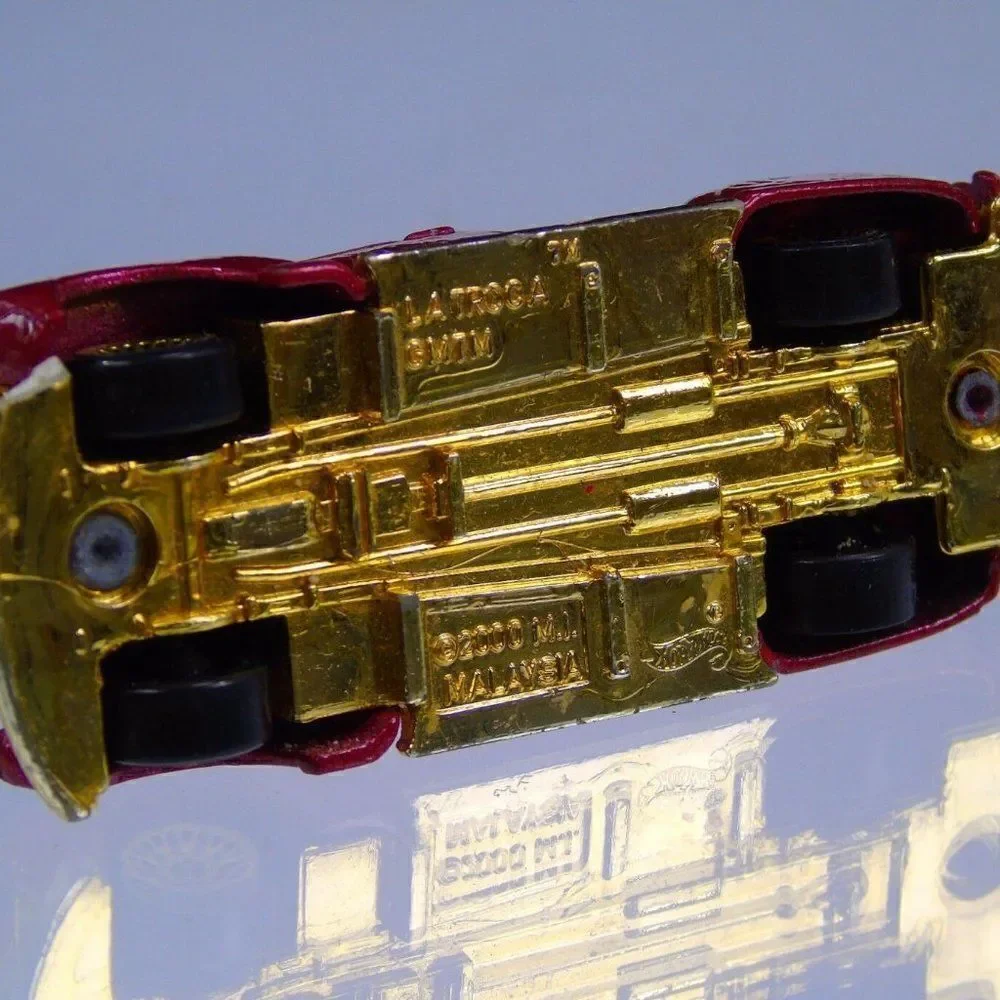 Vintage 2000 Hotwheels La Troca GM TM Red Gold Diecast Toy Car